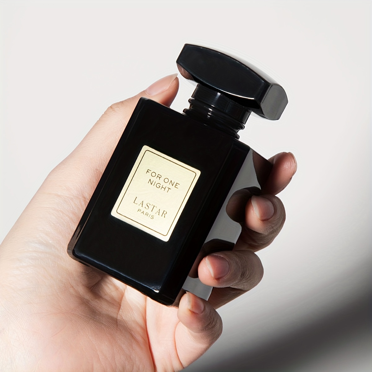 Perfume de Feromonas para Hombre, Clásico y Elegante, Aroma Fresco Duradero, 55ml, Fragancia Atractiva y Cálida al Madera para Hombres, Eau de Toilette en Spray, Ideal para Negocios, Viajes de Oficina, Perfecto para Regalos de Cumpleaños, Navidad y San Valentín